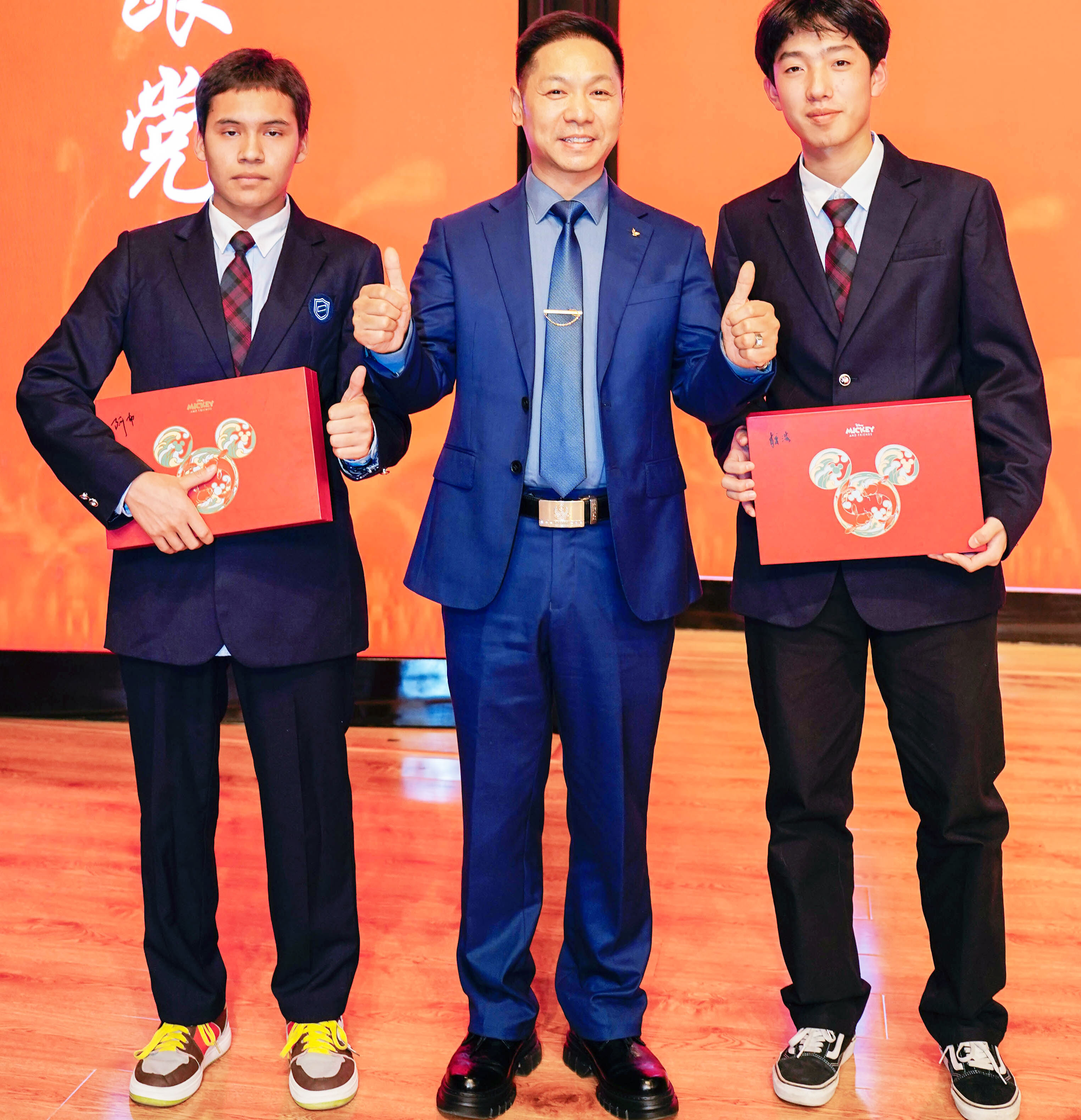 合作商会领导与新疆学子结亲，传递爱心与温暖