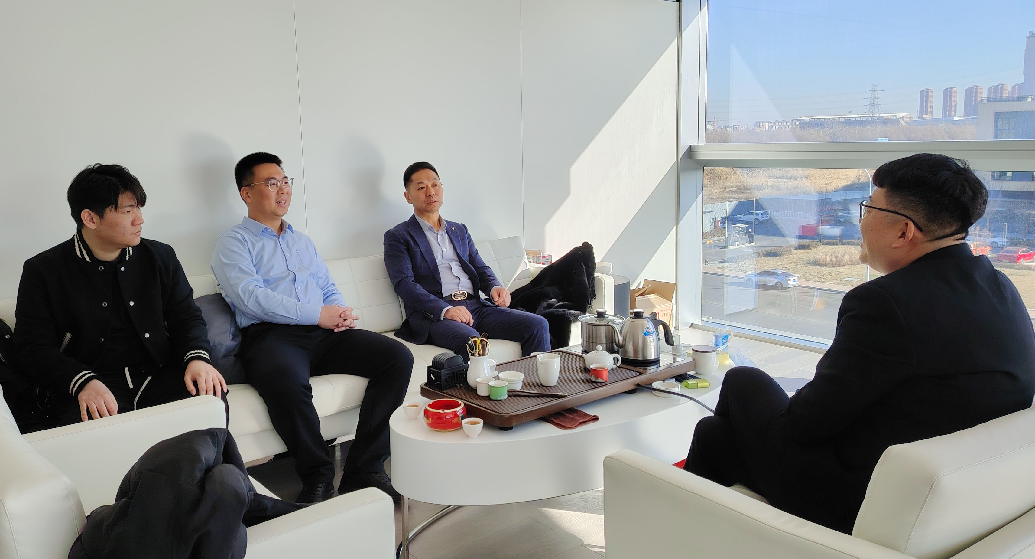 我会会长朱书广带头前往澳康达进行深入走访